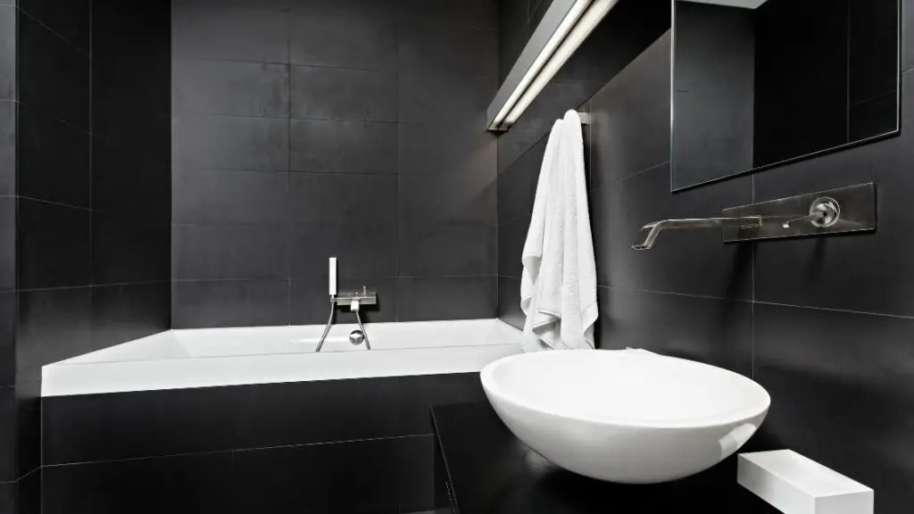 Balance between black and white in this bathroom