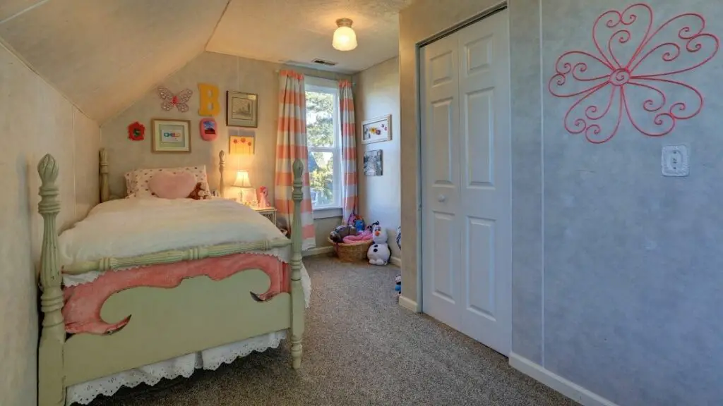 Attic Kids Bedroom
