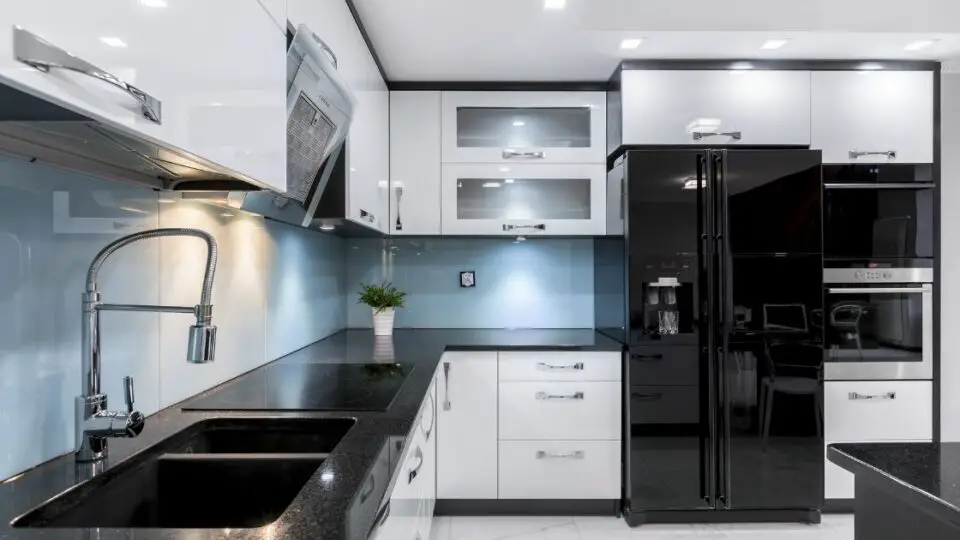 Black and White Kitchen (31 Bold Designs) - Home Decor Chat