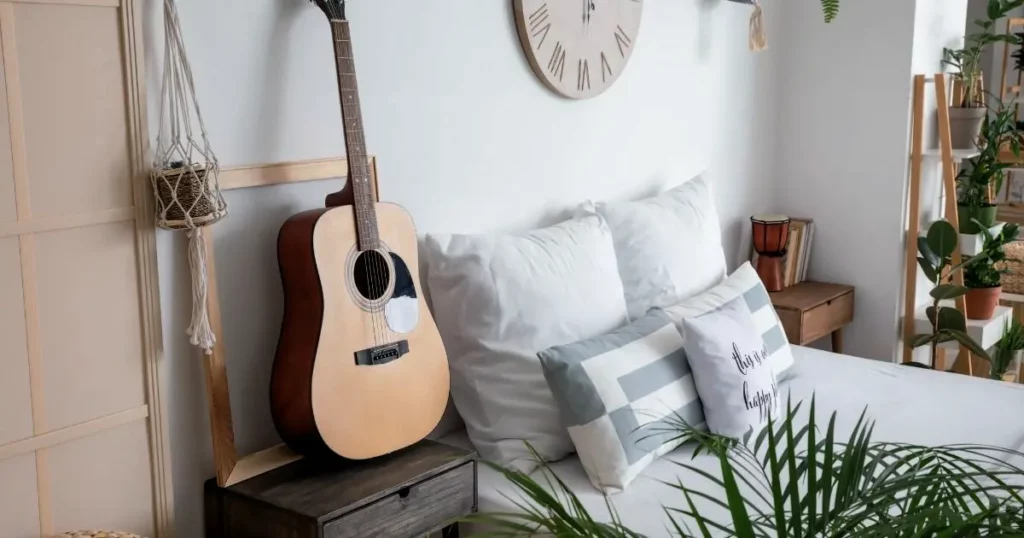 guitar in mens bedroom
