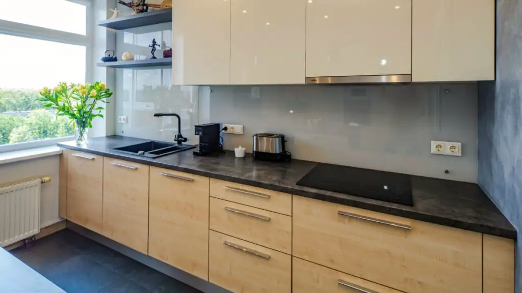 Find the perfect kitchen style for you with our countertop and cabinet options