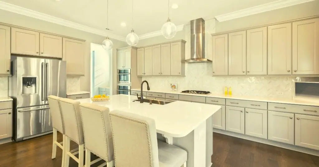 How to Choose the Perfect Kitchen Countertop to Complement Your White Cabinets 2
