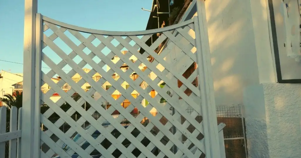 The Pros and Cons of Using Lattice for a Fence