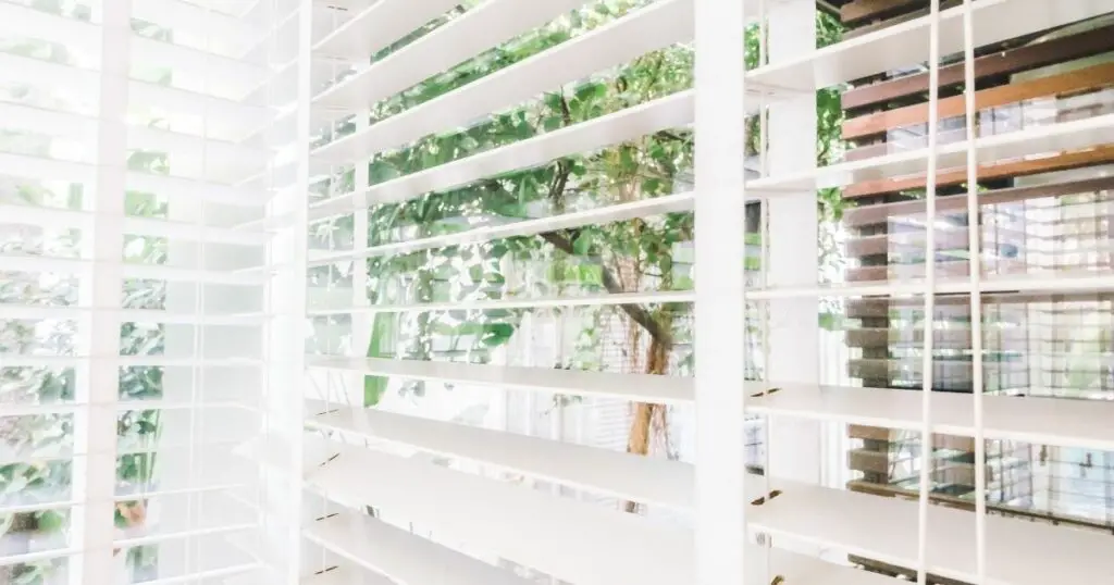 make sure your window blinds are installed correctly