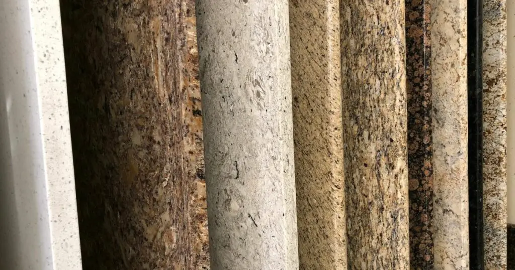 Both types of stone are available in a variety of colors and patterns