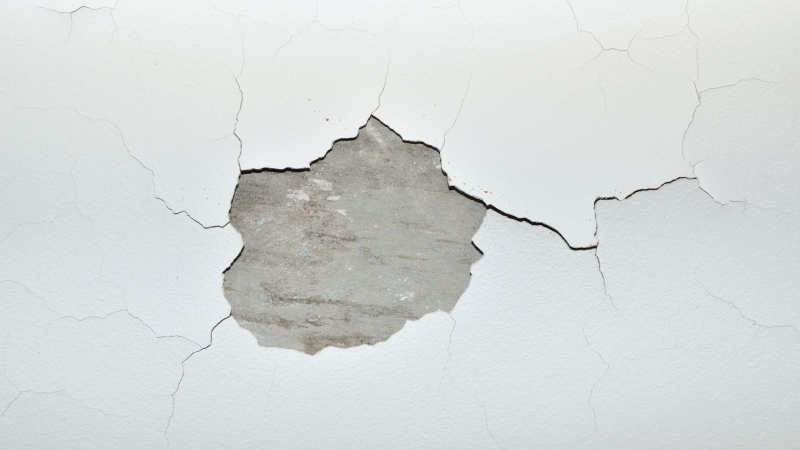 ceiling cracks when to worry