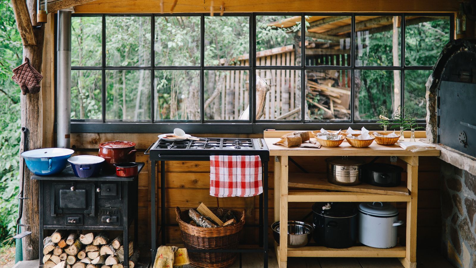 Why Outdoor Kitchens are Taking Over
