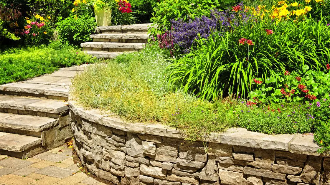 Sloped Backyard Solutions: Creative Retaining Wall Ideas Unveiled 